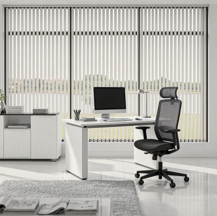 Cortinas de lamas verticales: Elegancia lineal para grandes ventanales